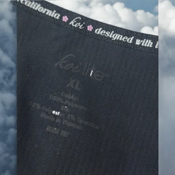 Koi Lite woman's lightweight Scrub Top in size XL. - Picture 2 of 5